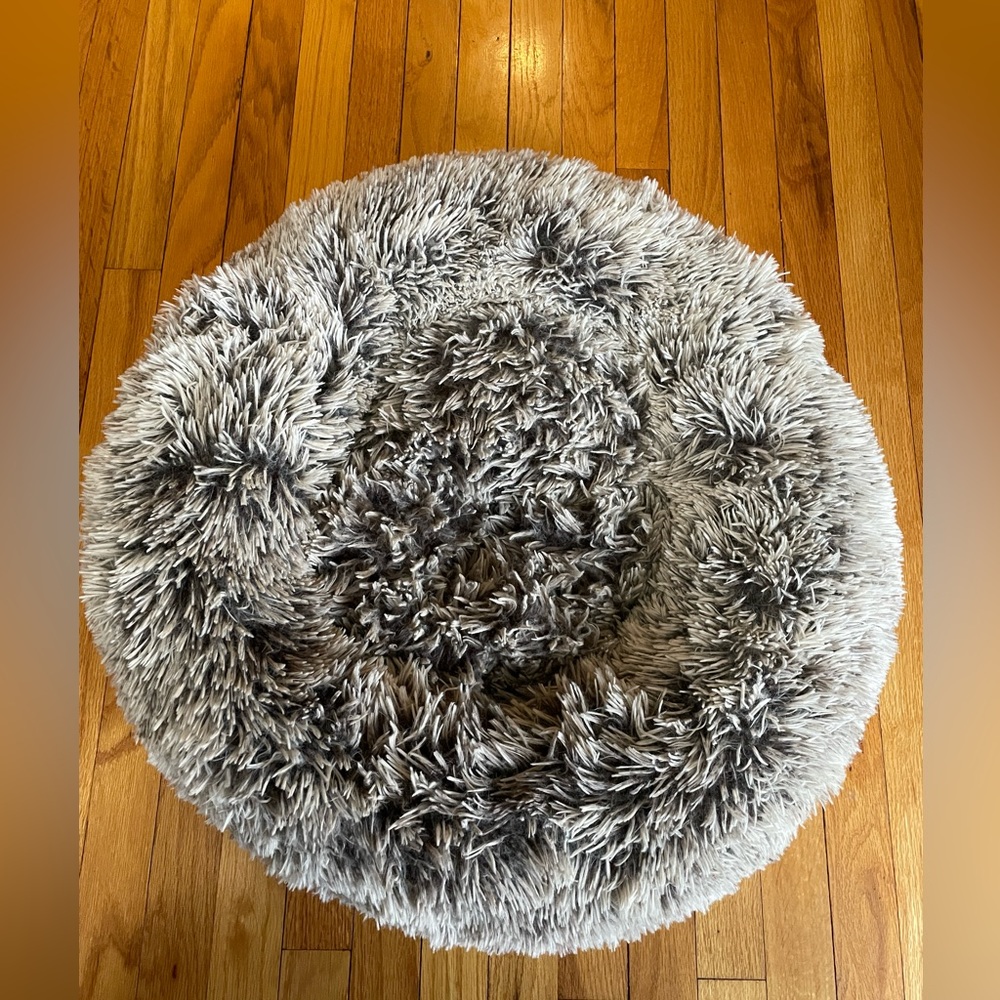 LIKE NEW CALMING PET BED